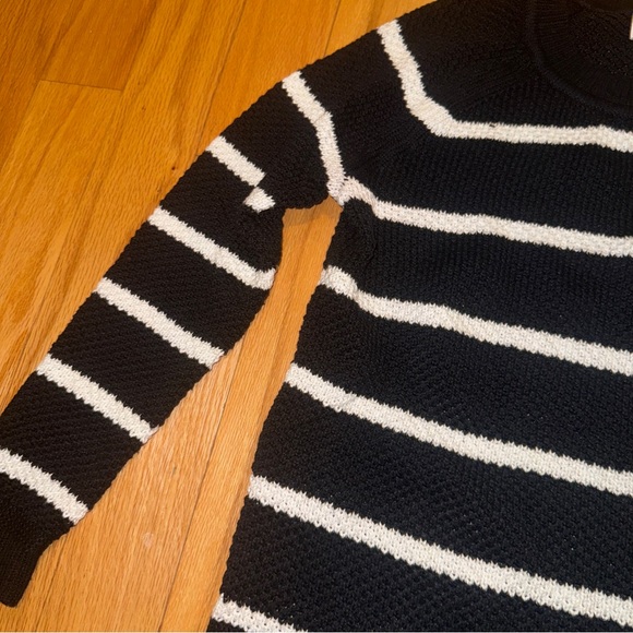 Old Navy Classic Black Knit Sweater - Picture 6 of 7